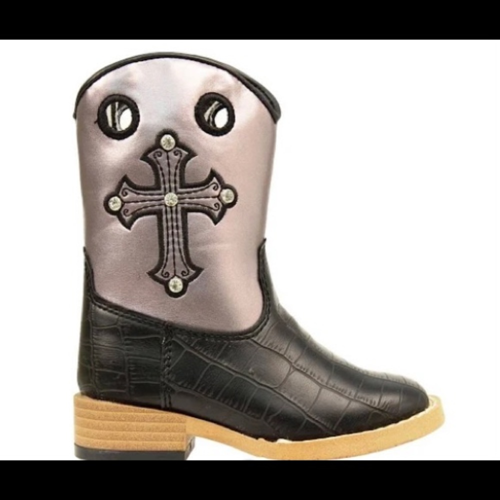 A fun, durable,  Blazin roxx boot for your little cowgirl!. Sizes 5 1/2 & 7 1/2